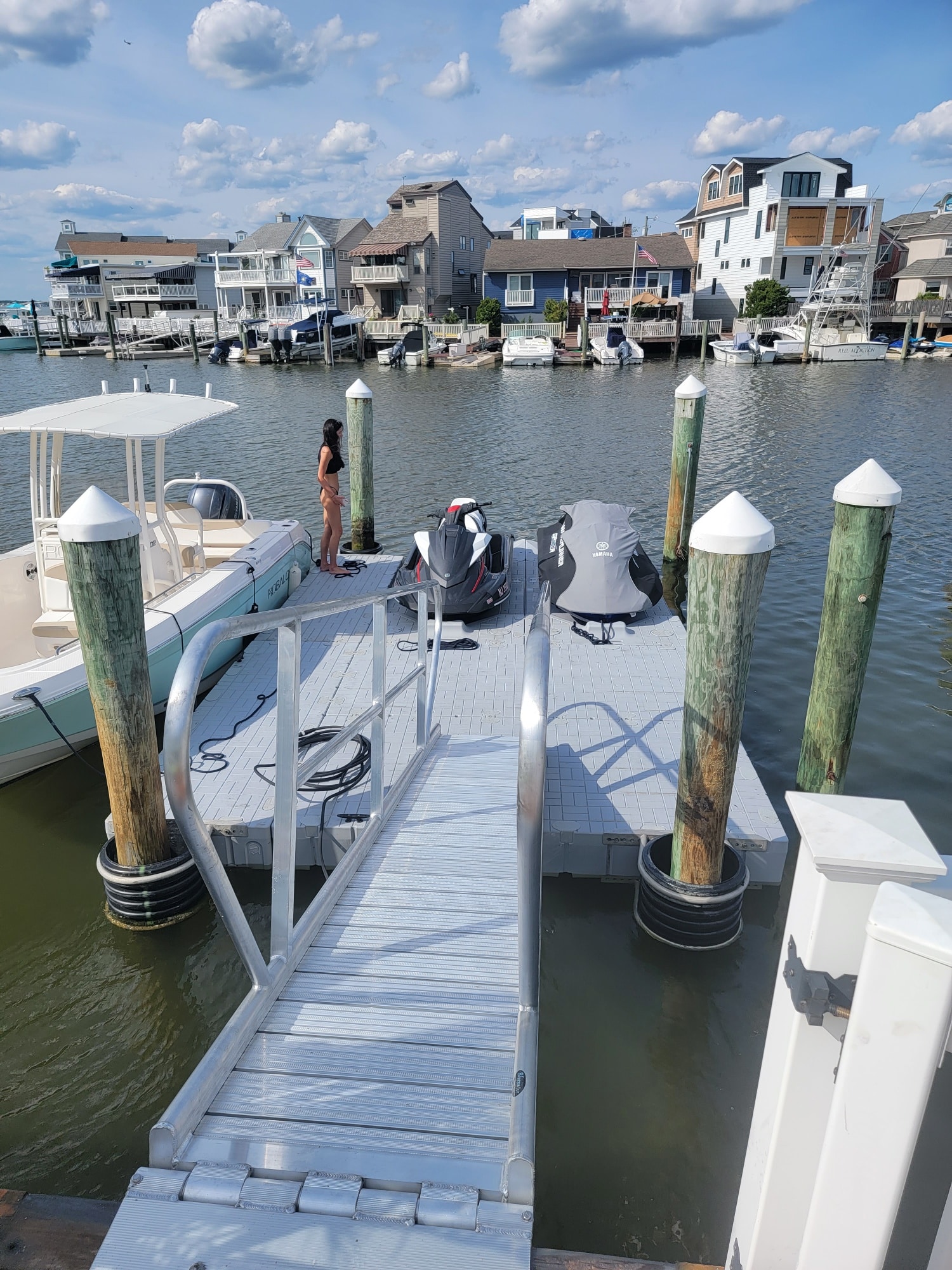 Floating dock with railing